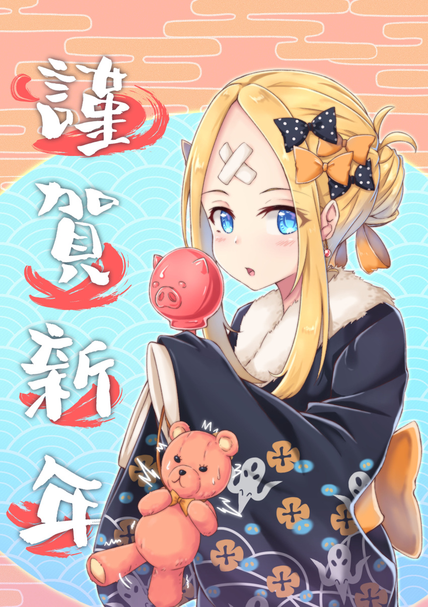 1girl abigail_williams_(fate/grand_order) absurdres alternate_hairstyle bangs black_bow black_kimono blonde_hair blue_eyes blush bow candy_apple commentary_request crossed_bandaids earrings egasumi fate/grand_order fate_(series) floral_print food hair_bow hair_bun hair_up hands_up highres holding holding_food japanese_clothes jewelry kimono long_hair long_sleeves looking_at_viewer orange_bow parted_bangs parted_lips polka_dot polka_dot_bow print_kimono sidelocks sleeves_past_fingers sleeves_past_wrists solo stuffed_animal stuffed_toy teddy_bear translated upper_body zongren