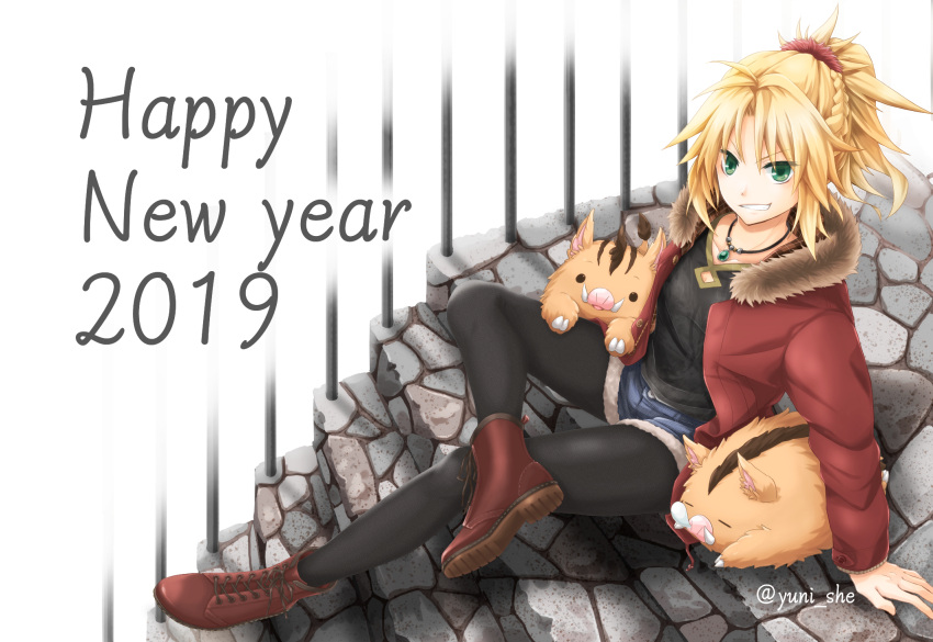 1girl 2019 arm_support black_legwear black_shirt blonde_hair blue_shorts boar boots coat fate/apocrypha fate_(series) full_body fur-trimmed_coat fur_trim green_eyes grin happy_new_year highres jewelry legwear_under_shorts long_sleeves mordred_(fate) mordred_(fate)_(all) necklace new_year open_clothes open_coat pantyhose red_coat red_footwear shirt short_hair short_shorts shorts sitting smile solo tied_hair yuni_she