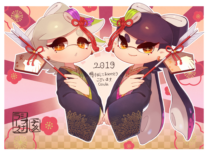 +_+ 2019 2girls akeome aori_(splatoon) artist_name black_hair black_kimono brown_eyes chinese_zodiac closed_mouth commentary coula_cat cousins cropped_torso earrings ema flower frown furisode grey_hair hair_ornament happy_new_year highres holding hotaru_(splatoon) japanese_clothes jewelry kanzashi kimono long_hair long_sleeves looking_at_viewer mole mole_under_eye multiple_girls new_year open_mouth pointy_ears print_kimono rising_sun short_hair signature smile splatoon_(series) sunburst tentacle_hair translated upper_body very_long_hair wide_sleeves year_of_the_pig