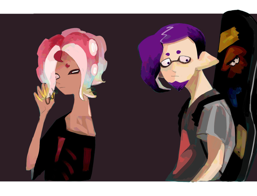 2boys black_shirt closed_mouth dark_skin dark_skinned_male facial_hair goatee gradient_hair grey_shirt guitar_case highres ikkan_(splatoon) instrument_case jirou_(sdogowikqq3yxwa) male_focus multicolored_hair multiple_boys octarian off_shoulder pointy_ears purple_hair redhead shirt skeleton_print skinny splatoon splatoon_(series) splatoon_2 t-shirt tentacle_hair tentacle_piercing upper_body warabi_(splatoon)