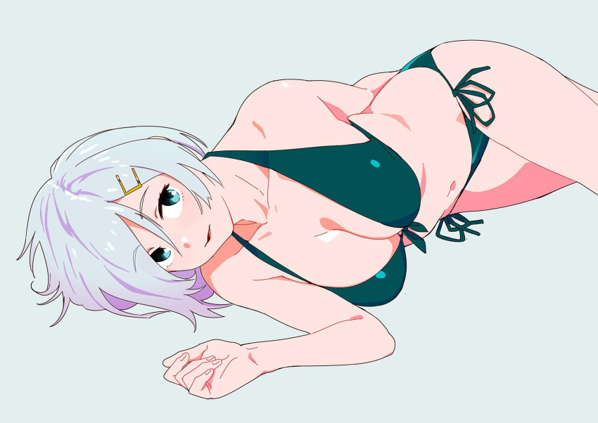 1girl alternate_costume aqua_bikini bangs bikini blue_eyes breasts cleavage closed_mouth collarbone commentary_request eyebrows_visible_through_hair hair_between_eyes hair_ornament hairclip hamakaze_(kantai_collection) highres kantai_collection large_breasts looking_at_viewer lying navel ojipon on_side short_hair side-tie_bikini silver_hair simple_background solo swimsuit