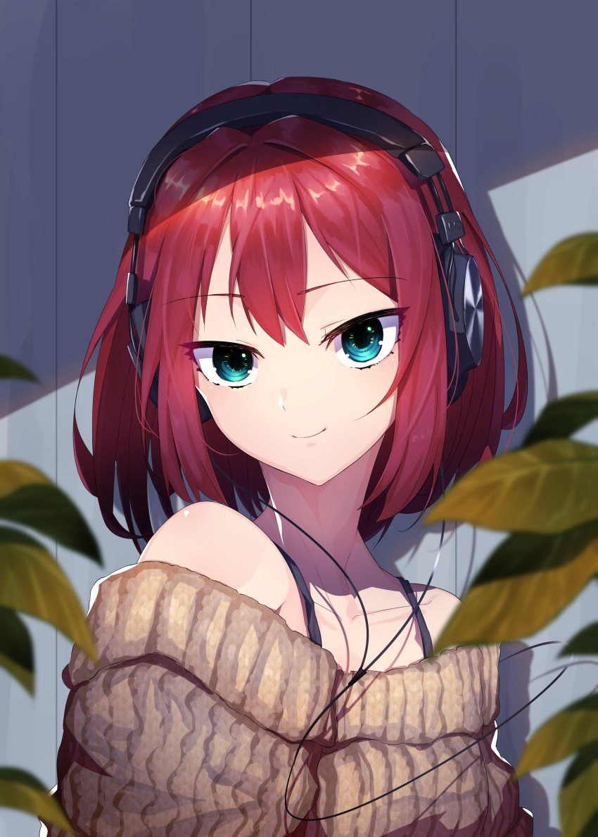 1girl absurdres bangs bare_shoulders blue_eyes blurry blurry_foreground brown_sweater closed_mouth collarbone depth_of_field eyebrows_visible_through_hair hair_between_eyes headphones highres kamonegi_(meisou1998) looking_at_viewer off-shoulder_sweater original redhead ribbed_sweater smile solo sweater upper_body
