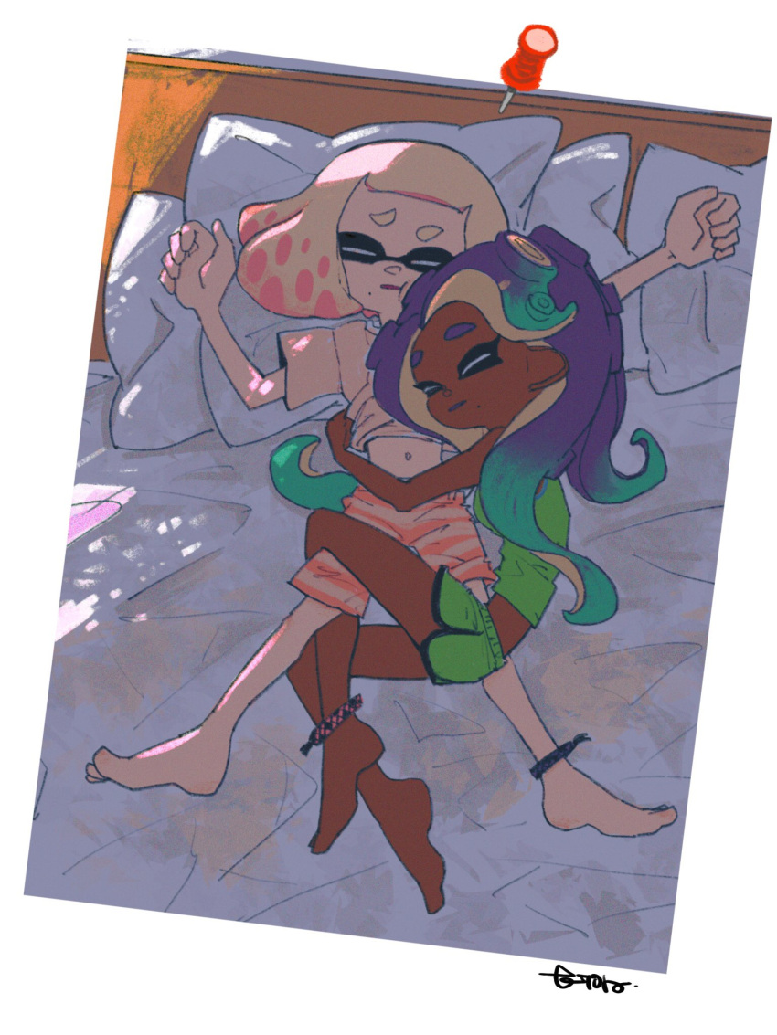 2girls barefoot bed closed_eyes cuddling dark_skin feet from_above green_hair highres hime_(splatoon) hug iida_(splatoon) leg_cling midriff mole mole_under_mouth multicolored_hair multiple_girls navel open_mouth pillow pink_hair ponkitends purple_hair shirt_lift short_hair short_shorts shorts sleeping splatoon splatoon_(series) splatoon_2 stomach tentacle_hair two-tone_hair