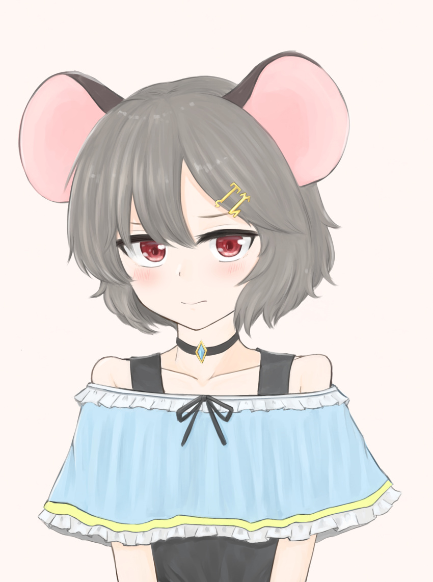 1girl alternate_costume animal_ears black_choker black_tank_top blush capelet choker collarbone dakuazu grey_hair hair_ornament hairclip highres jewelry looking_at_viewer mouse_ears nazrin off_shoulder pendant pink_background red_eyes ribbon short_hair simple_background solo tank_top touhou upper_body