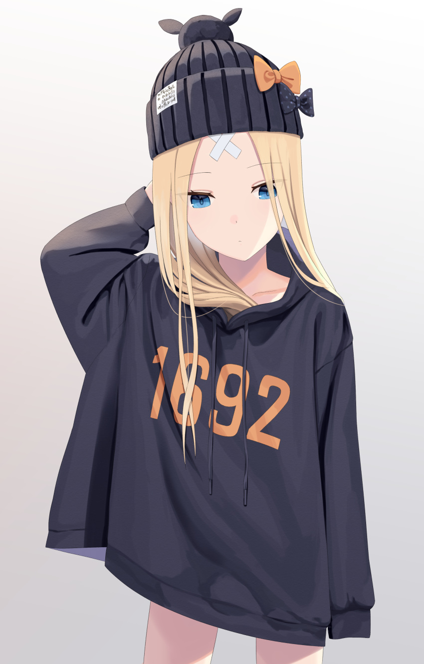 1girl abigail_williams_(fate/grand_order) absurdres arm_up bangs beanie black_bow black_hat black_hoodie blonde_hair blue_eyes bow closed_mouth collarbone comma crossed_bandaids drawstring fate/grand_order fate_(series) gradient gradient_background grey_background hand_behind_head hat hat_bow highres hood hood_down hoodie long_hair looking_at_viewer orange_bow parted_bangs sanbe_futoshi solo translation_request white_background