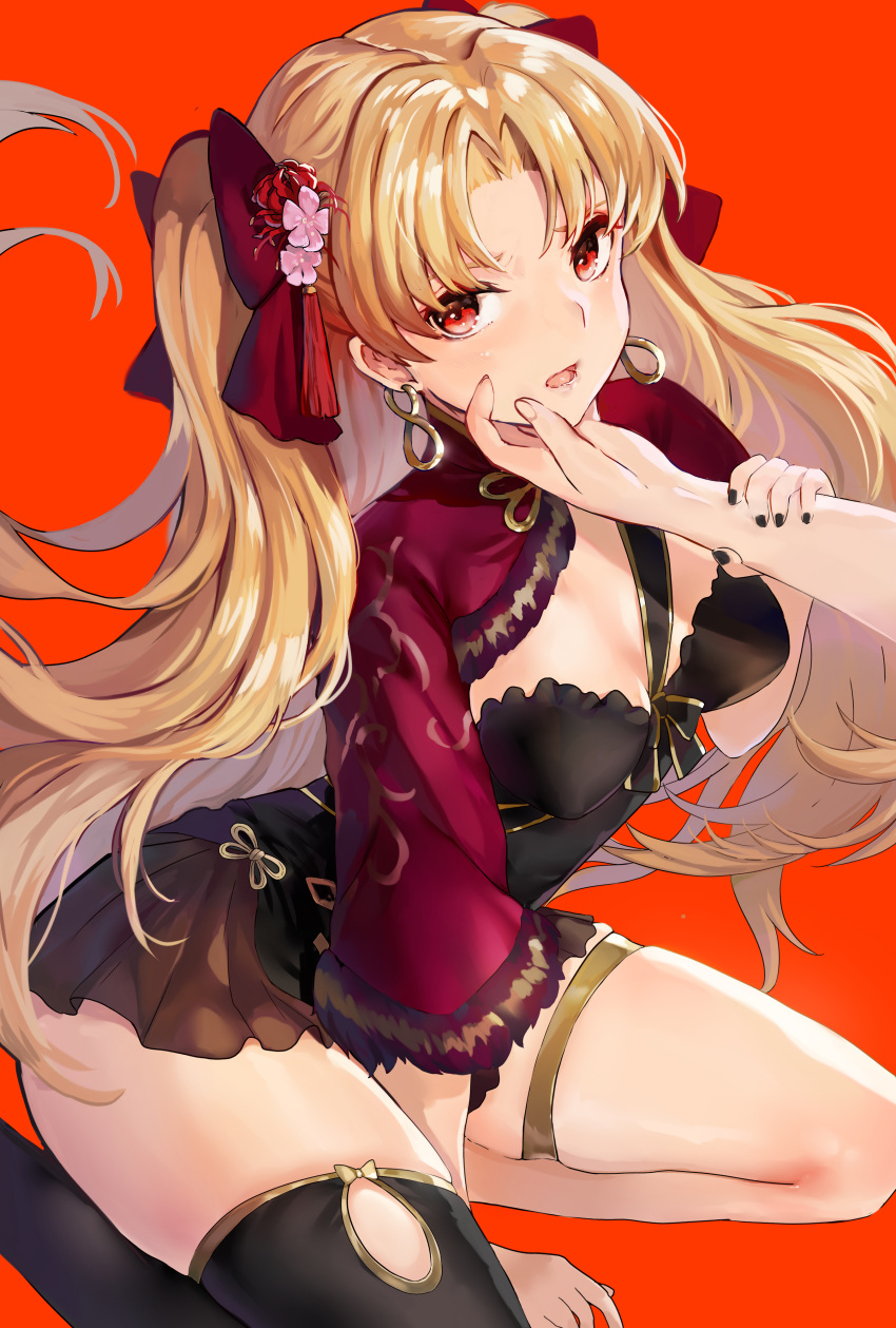 1girl absurdres arm_between_legs arm_support asymmetrical_legwear bangs between_breasts black_legwear blonde_hair bow breasts chin_grab detached_collar earrings ereshkigal_(fate/grand_order) fate/grand_order fate_(series) highres hoop_earrings jewelry long_hair looking_at_viewer medium_breasts microskirt open_mouth parted_bangs purple_bow red_background red_eyes shrug_(clothing) single_thighhigh sitting skindentation skirt solo_focus thigh-highs thigh_strap two_side_up very_long_hair wumumu