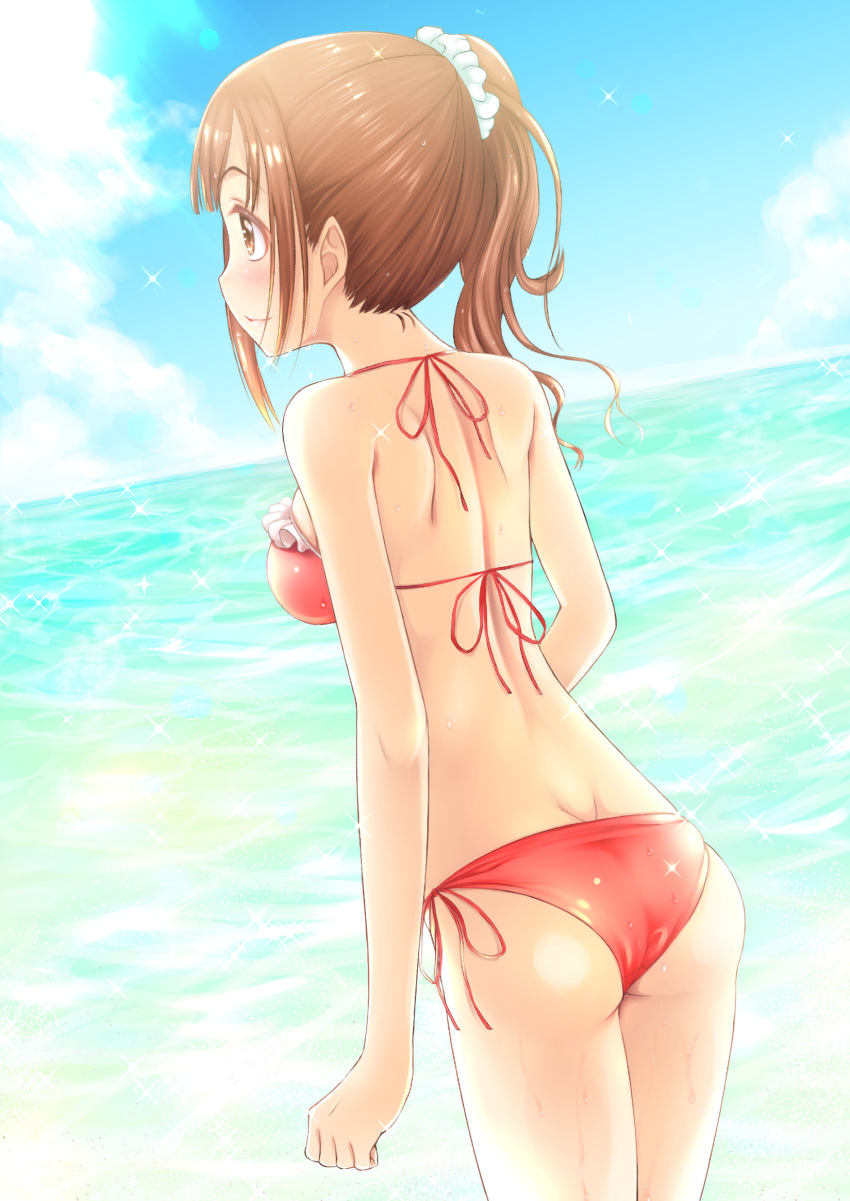 1girl ass bikini blue_sky blush breasts brown_eyes brown_hair clouds cowboy_shot day frilled_bikini_top hair_ornament hair_scrunchie halterneck highres idolmaster idolmaster_cinderella_girls igarashi_kyouko long_hair medium_breasts naharyou ocean outdoors ponytail red_bikini red_ribbon ribbon scrunchie shiny shiny_hair shiny_skin side-tie_bikini sideboob sky smile solo standing swimsuit wet white_scrunchie