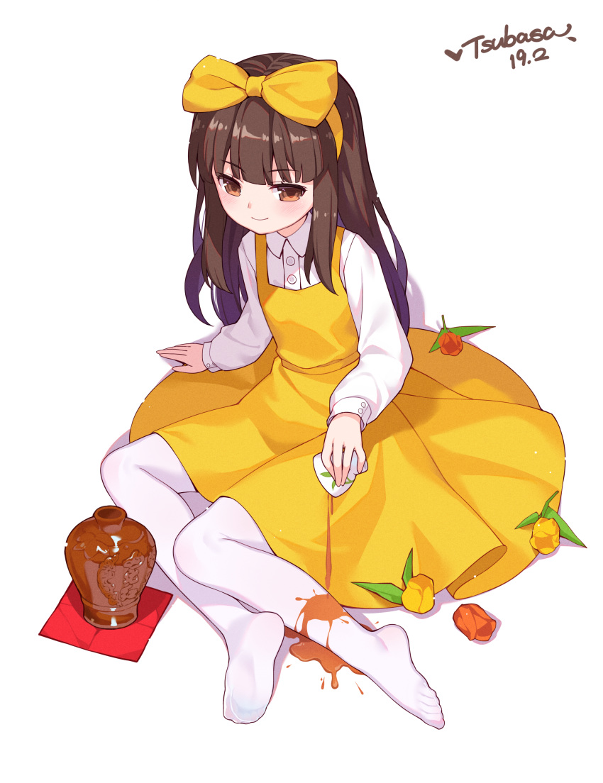 &gt;:) 1girl absurdres bangs blunt_bangs blush bow brown_eyes brown_flower brown_hair closed_eyes collared_shirt commentary_request dated dress dress_shirt eyebrows_visible_through_hair feet flower full_body hair_bow hairband highres holding long_hair long_sleeves looking_at_viewer no_shoes pantyhose pleated_dress pouring shadow shirt signature sleeves_past_wrists smile solo tsubasa_tsubasa v-shaped_eyebrows very_long_hair white_background white_legwear white_shirt yellow_bow yellow_dress yellow_flower yellow_hairband