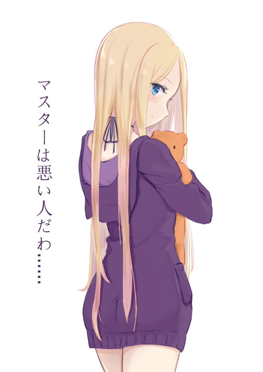 1girl abigail_williams_(fate/grand_order) animal_hood ass blonde_hair blue_eyes blush commentary_request cowboy_shot fate/grand_order fate_(series) from_behind highres holding holding_stuffed_animal hood hood_down hoodie jilu long_hair long_sleeves looking_at_viewer looking_back simple_background solo standing stuffed_animal stuffed_toy teddy_bear translated white_background