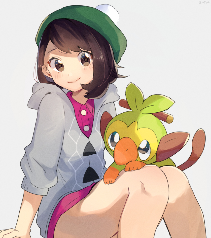 1girl bangs brown_eyes brown_hair closed_mouth commentary_request creatures_(company) female_protagonist_(pokemon_swsh) game_freak gen_8_pokemon green_hat grey_background grey_sweater grookey hat highres hood hood_down hooded_sweater looking_at_viewer nintendo pink_shirt pokemon pokemon_(creature) pokemon_(game) pokemon_swsh ririmon shirt short_hair simple_background sitting smile sweater swept_bangs tam_o'_shanter