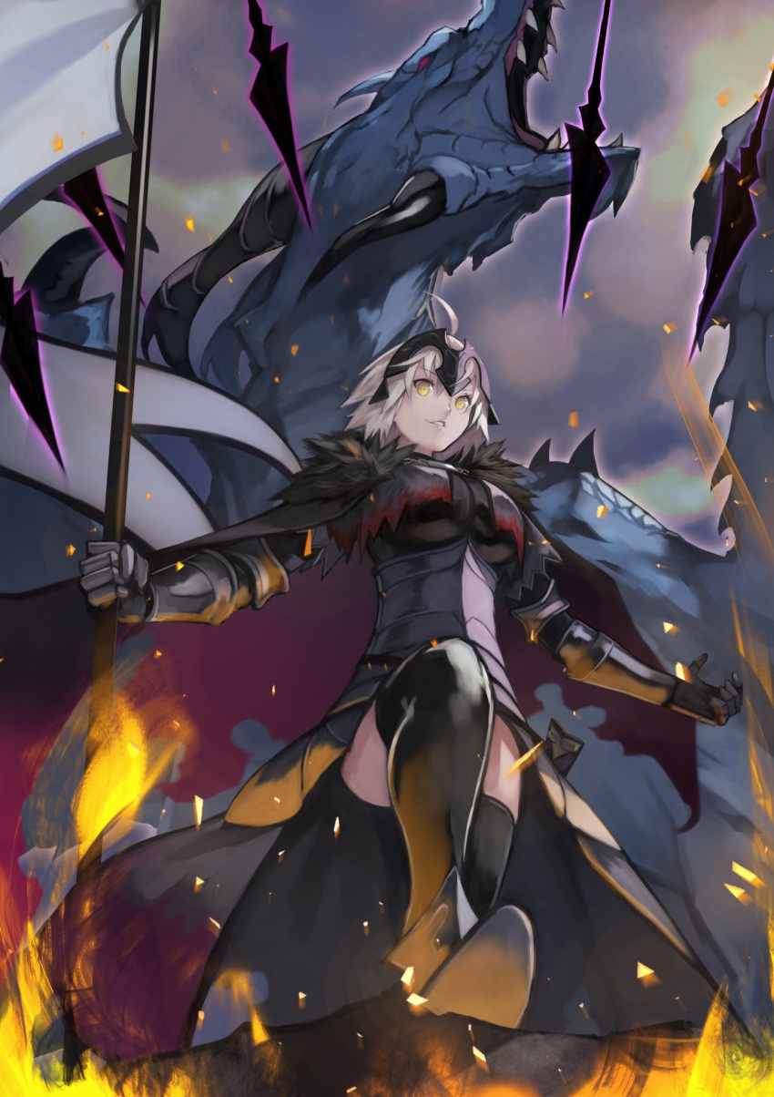 1girl 55level ahoge armor armored_dress bangs banner black_capelet black_dress black_legwear breasts capelet chains dragon dress fate/grand_order fate_(series) flag fur_collar gauntlets headpiece highres holding holding_flag jeanne_d'arc_(alter)_(fate) jeanne_d'arc_(fate)_(all) short_hair smile solo thigh-highs yellow_eyes