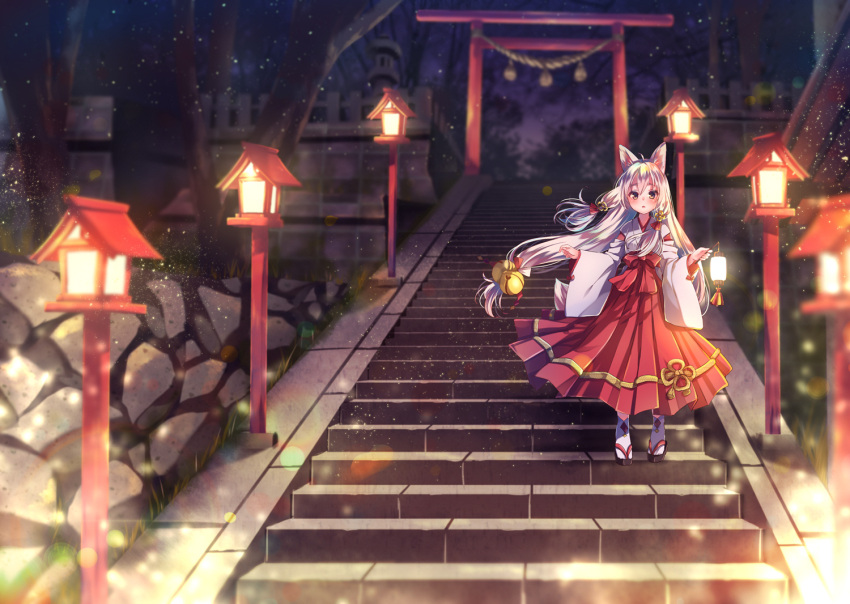 1girl animal_ear_fluff animal_ears bell black_footwear blurry blurry_background blush bow commentary_request depth_of_field fox_ears fox_girl fox_tail hair_bell hair_ornament hakama holding holding_lantern japanese_clothes jingle_bell kimono lantern long_hair long_sleeves looking_at_viewer miko nemuri_nemu night original outdoors parted_lips red_bow red_hakama silver_hair solo stairs stone_stairs tabi tail tree very_long_hair white_kimono white_legwear wide_sleeves zouri