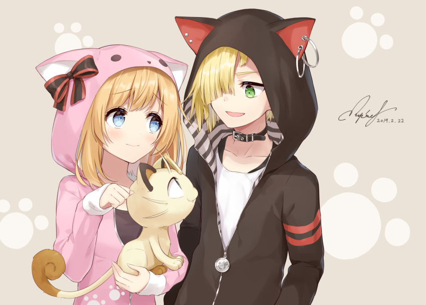 1boy 1girl animal animal_ears animal_hood bangs black_jacket blonde_hair blue_eyes bow brown_background cat cat_ears cat_hood closed_mouth collar commentary_request creatures_(company) dated eyebrows_visible_through_hair fake_animal_ears game_freak gen_1_pokemon gladio_(pokemon) green_eyes holding holding_animal hood hood_up hooded_jacket jacket looking_at_another meowth mizuki_(pokemon) nintendo one_eye_covered open_mouth paw_print pink_jacket pokemon pokemon_(creature) pokemon_(game) pokemon_sm rupinesu shirt signature smile upper_body white_shirt