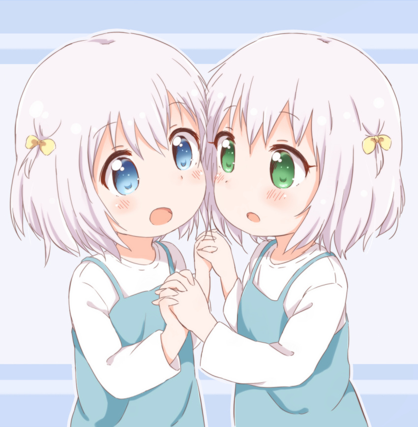 2girls araki495 bangs blue_background blue_dress blue_eyes blush bow commentary_request dress eye_contact eyebrows_visible_through_hair green_eyes grey_hair hair_between_eyes hair_bow hand_holding ikeda_chitose ikeda_chizuru interlocked_fingers long_sleeves looking_at_another multiple_girls one_side_up open_mouth shirt siblings sisters sleeveless sleeveless_dress two-tone_background upper_body white_shirt yellow_bow yuru_yuri