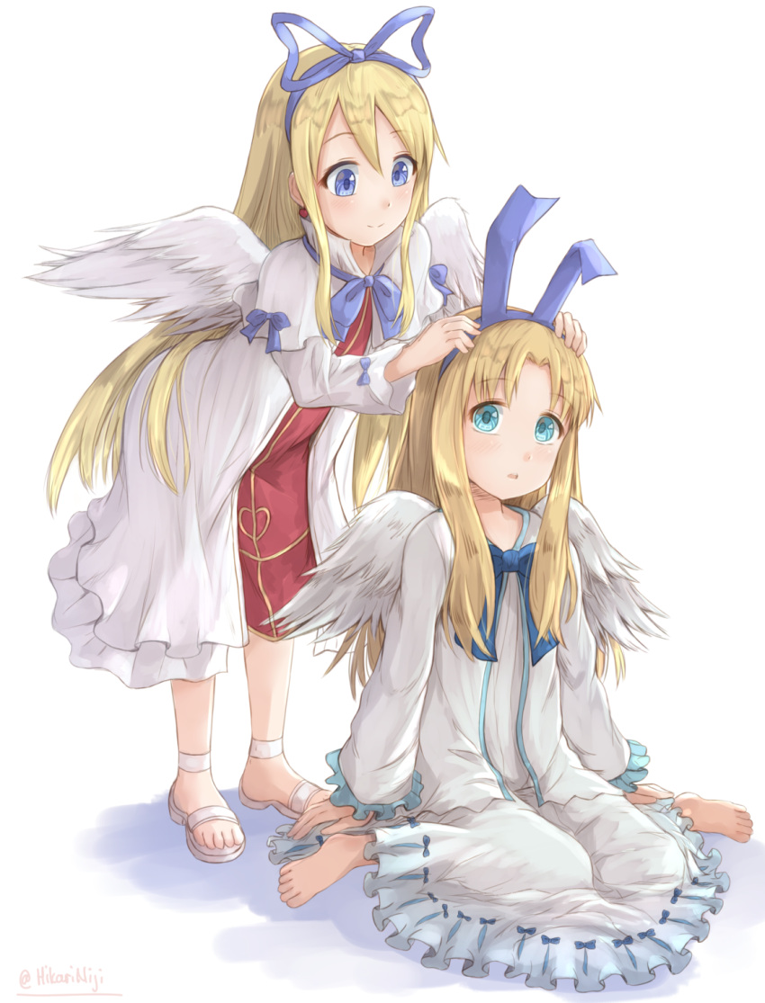 2girls angel angel_wings bangs barefoot blonde_hair blue_bow blue_eyes blue_hairband blue_ribbon bow closed_mouth colored_shadow commentary crossover disgaea dress eyebrows_visible_through_hair feathered_wings firo_(tate_no_yuusha_no_nariagari) flonne frilled_dress frills green_eyes hair_between_eyes hair_ribbon hairband highres hikari_niji long_hair long_sleeves makai_senki_disgaea multiple_girls ribbon sandals shadow sitting smile standing tate_no_yuusha_no_nariagari very_long_hair wariza white_background white_dress white_footwear white_wings wings