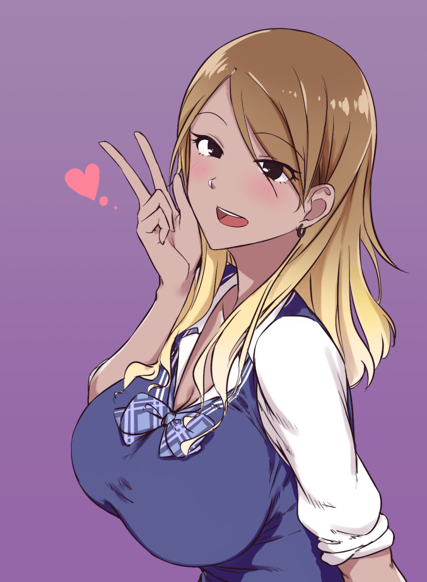 1girl aki_(aoirowings) black_eyes blonde_hair blue_bow blue_vest blush bow breasts brown_hair cardigan_vest cleavage collared_shirt dark_skin dress_shirt ear_piercing eyebrows_visible_through_hair eyes_visible_through_hair gradient_hair gyaru heart highres idolmaster idolmaster_shiny_colors izumi_mei large_breasts long_hair long_sleeves looking_at_viewer multicolored_hair open_mouth piercing plaid plaid_bow purple_background school_uniform shirt sleeves_rolled_up smile solo upper_body v vest white_shirt