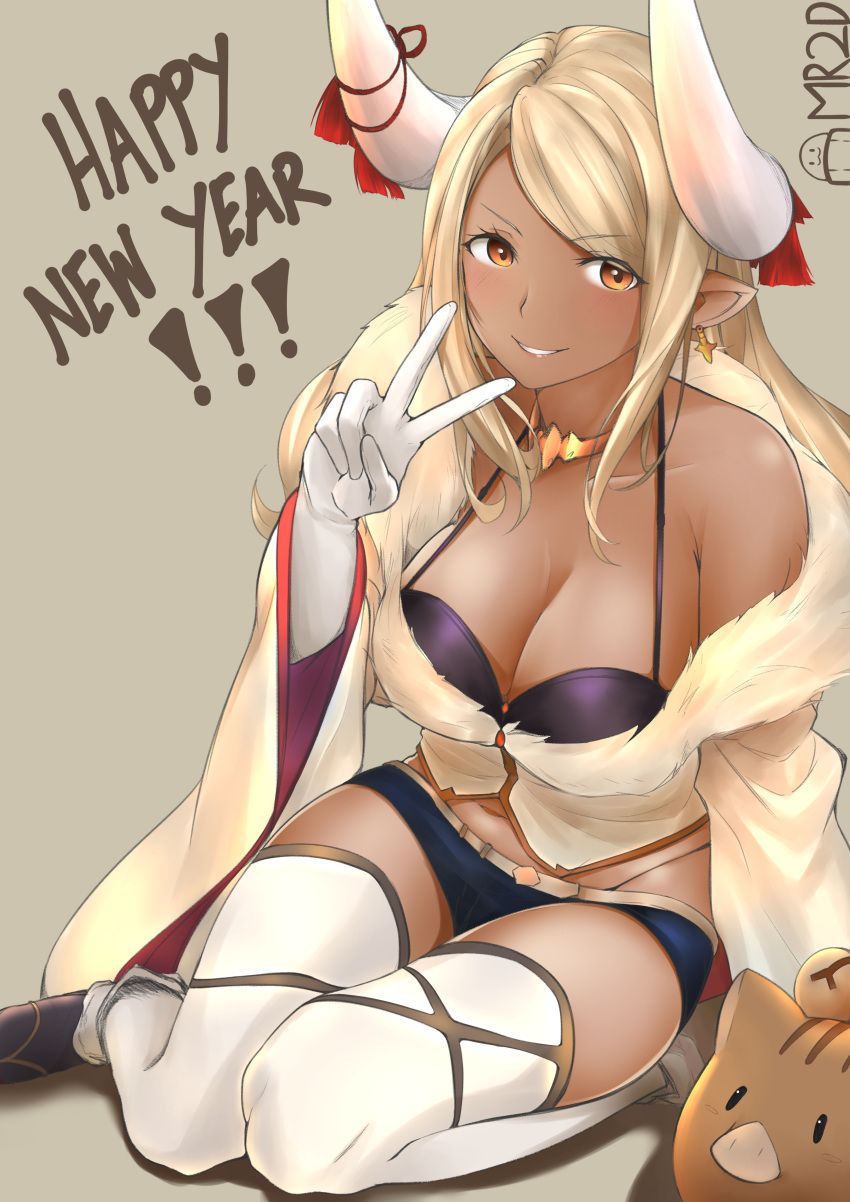 1girl absurdres bangs bare_shoulders blonde_hair blush breasts cleavage collarbone cropped_jacket dark_skin draph earrings fur_trim gloves granblue_fantasy grey_background hand_gesture happy_new_year highres horns huge_filesize jewelry kuvira_(granblue_fantasy) large_breasts long_hair long_sleeves looking_at_viewer mr2d navel new_year off_shoulder orange_eyes pig pointy_ears shorts simple_background sitting smile swept_bangs tassel thigh-highs thighs v wariza wide_sleeves