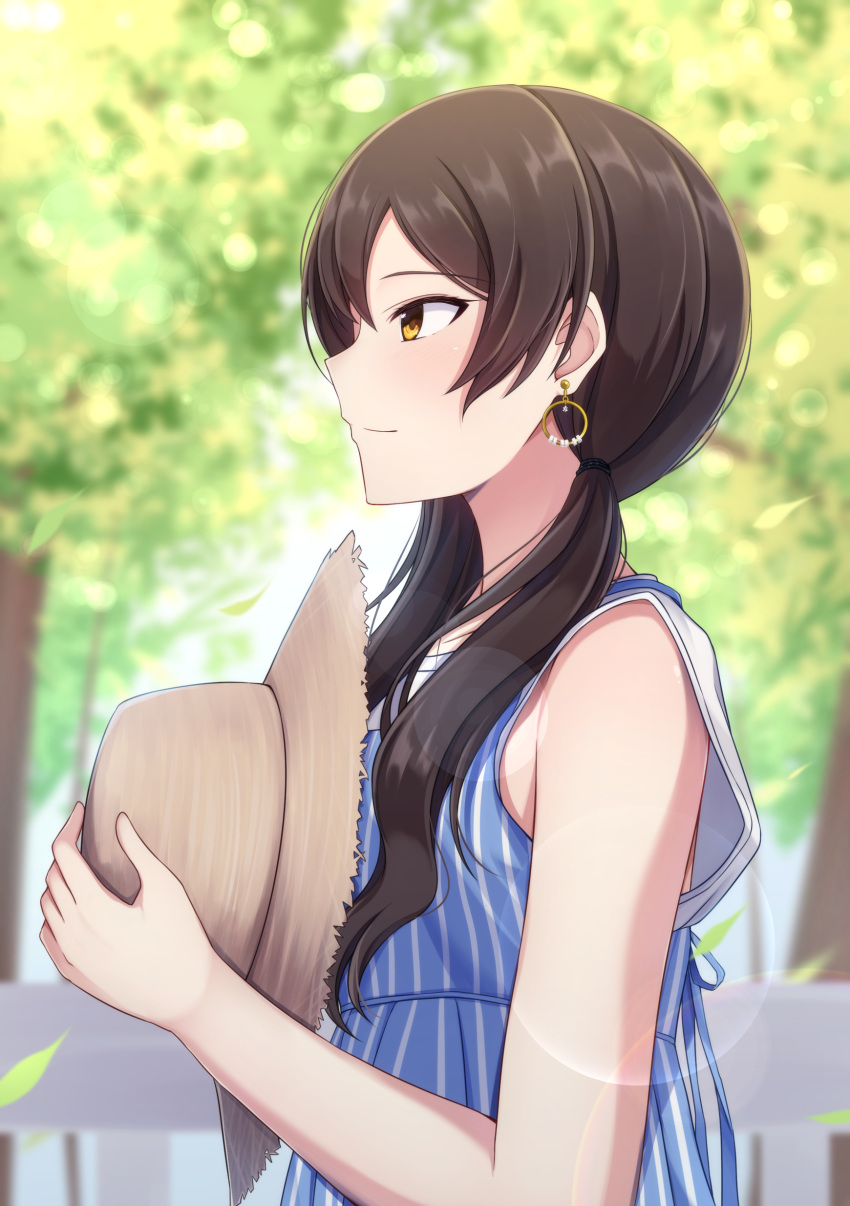 1girl absurdres black_rabbit blue_ribbon brown_eyes brown_hair brown_hat day dress earrings from_side hair_between_eyes hair_over_shoulder hat highres holding holding_hat idolmaster idolmaster_million_live! jewelry kitazawa_shiho lens_flare long_hair low_twintails outdoors ribbon shiny shiny_hair sleeveless sleeveless_dress solo straw_hat striped striped_dress sun_hat twintails vertical-striped_dress vertical_stripes