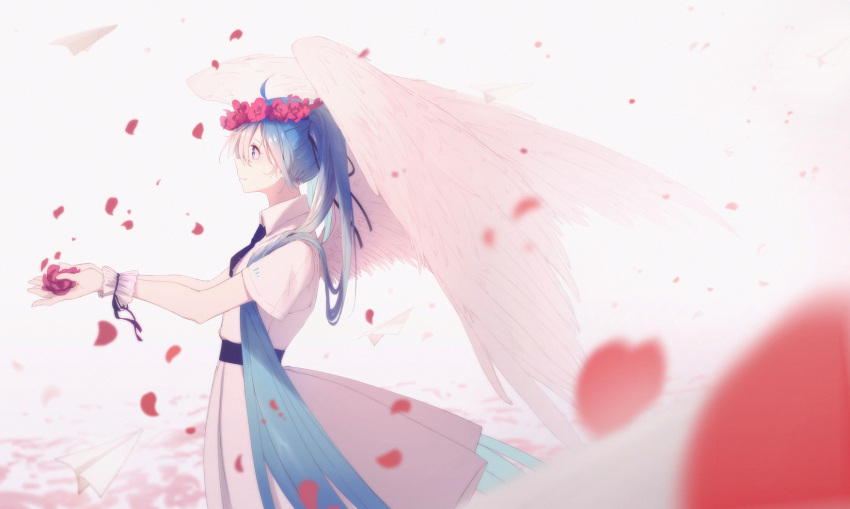 1girl alternate_costume angel_wings black_neckwear blue_eyes blue_hair blurry commentary_request depth_of_field dress feathered_wings flat_chest floating flower flying grey_background happy hatsune_miku head_wreath highres holding holding_flower hua_ben_wuming long_hair looking_away necktie outstretched_arms paper_airplane petals profile red_flower red_rose rose short_sleeves simple_background smile solo standing upper_body very_long_hair vocaloid white_dress wings wrist_cuffs
