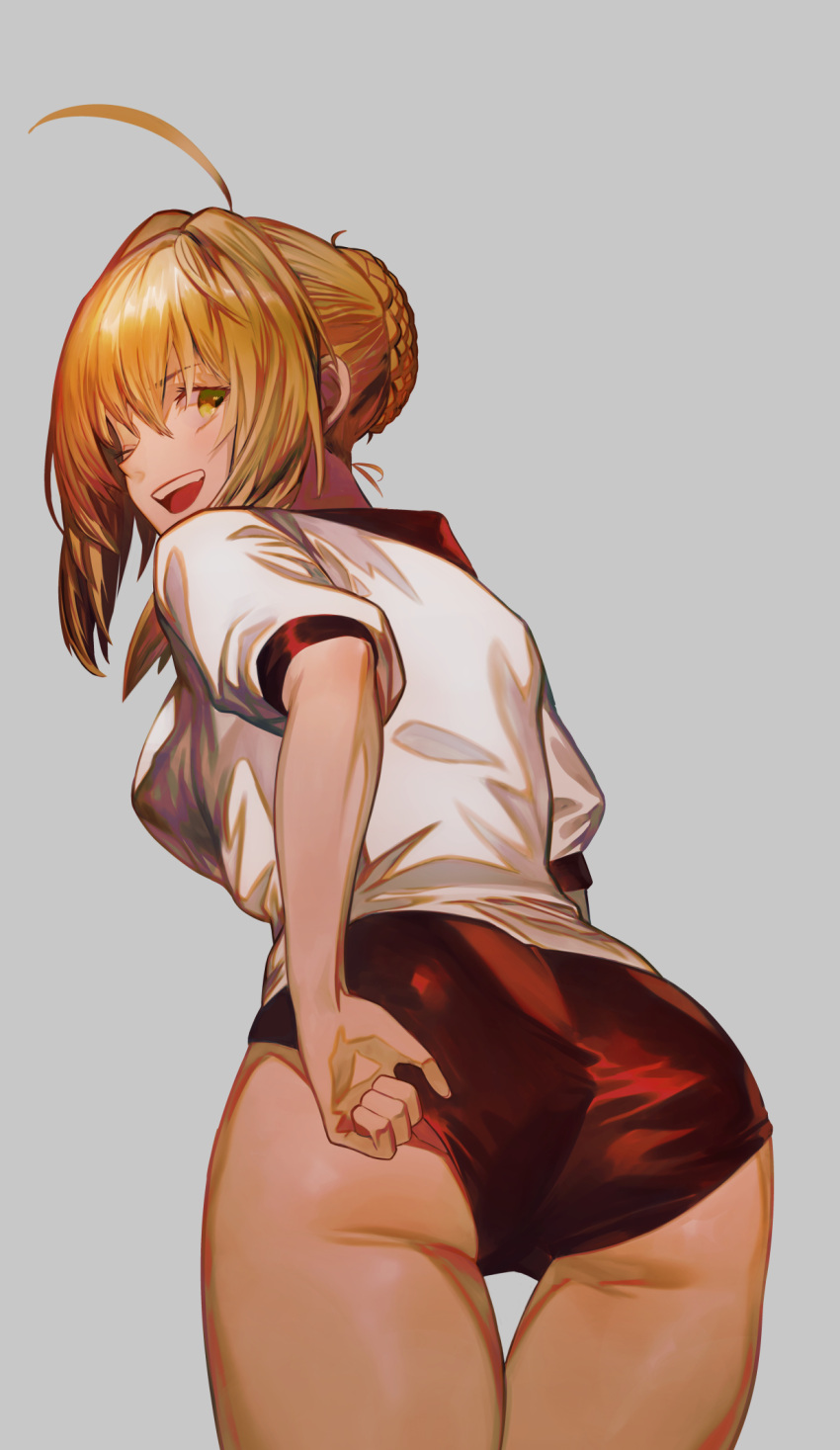 1girl ahoge arm_behind_back ass blonde_hair braid breasts eyebrows_visible_through_hair fate/grand_order fate_(series) from_behind green_eyes grey_background gyudong123 hand_under_clothes hand_under_shorts highres large_breasts looking_at_viewer nero_claudius_(fate) nero_claudius_(fate)_(all) olympian_bloomers one_eye_closed shirt shorts simple_background solo sportswear upper_teeth white_shirt