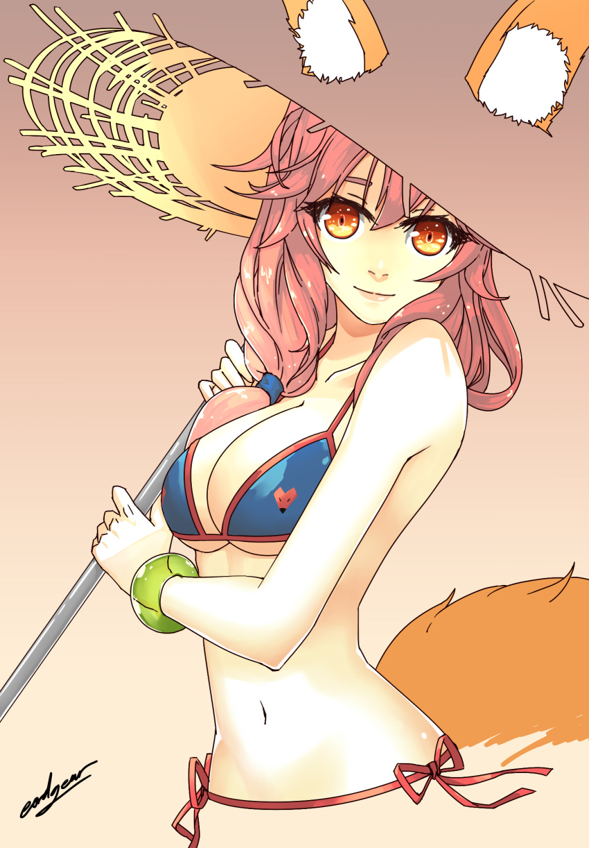 1girl animal_ears bikini breasts cleavage cropped_torso eadgear fate/extella fate/extra fate/grand_order fate_(series) fox_ears fox_tail hat highres large_breasts pink_hair side-tie_bottom smile solo straw_hat summer swimsuit tail tamamo_(fate)_(all) tamamo_no_mae_(swimsuit_lancer)_(fate) tan_background umbrella yellow_eyes