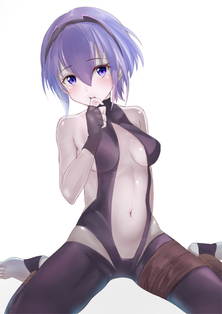 1girl absurdres barefoot black_headband blush bodysuit breasts cleavage dark_skin fate/grand_order fate_(series) finger_in_mouth gloves hair_between_eyes hassan_of_serenity_(fate) highres hip_focus leotard navel purple_hair short_hair sitting small_breasts solo thighs toratora_(nanahaba) violet_eyes wariza white_background