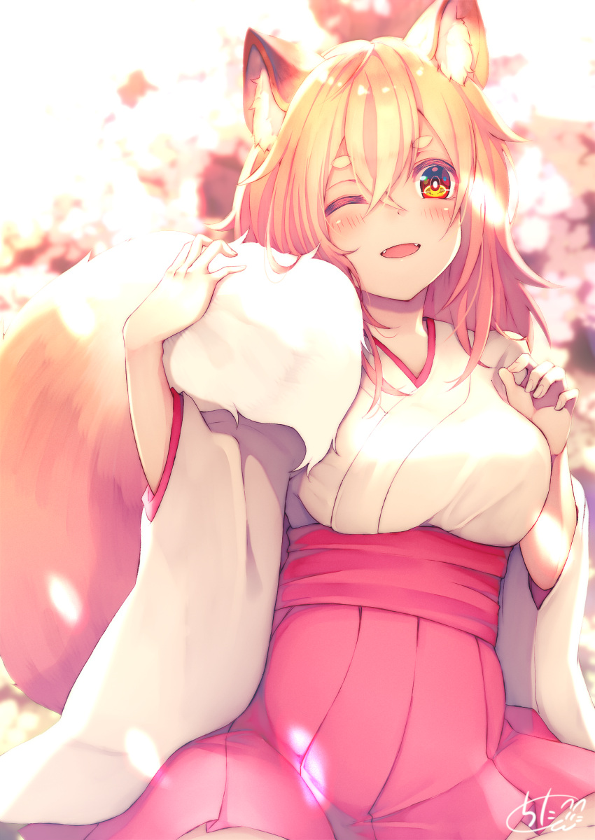 1girl ;d animal_ear_fluff animal_ears bangs blonde_hair blurry blurry_background blush breasts bright_pupils chita_(ketchup) commentary_request cowboy_shot depth_of_field fangs fox_ears fox_girl fox_tail hair_between_eyes hakama hand_on_own_chest highres japanese_clothes kimono long_hair long_sleeves looking_at_viewer medium_breasts miko multicolored multicolored_eyes one_eye_closed open_mouth original pink_hakama red_eyes signature smile solo tail tareme thick_eyebrows white_kimono wide_sleeves yellow_eyes