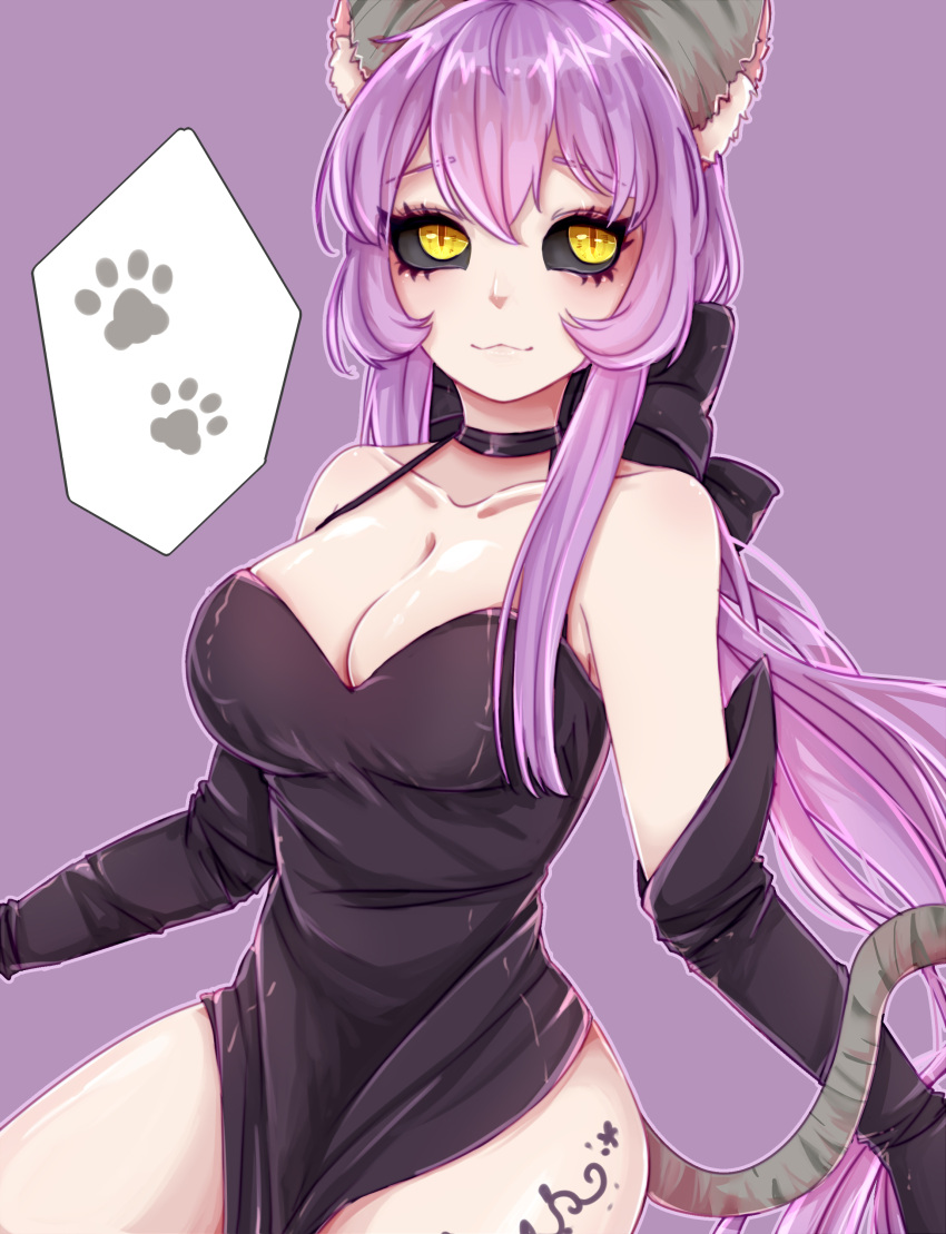 :3 absurdres animal_ear_fluff animal_ears bare_shoulders black_dress black_gloves black_sclera bow breasts cat_ears cat_tail cleavage collarbone cowboy_shot dress elbow_gloves eyebrows_visible_through_hair eyelashes gloves hair_bow highres long_hair medium_breasts original paw_print purple_background purple_hair tail tao_xin_shizijia tattoo thigh_tattoo thighs very_long_hair yellow_eyes