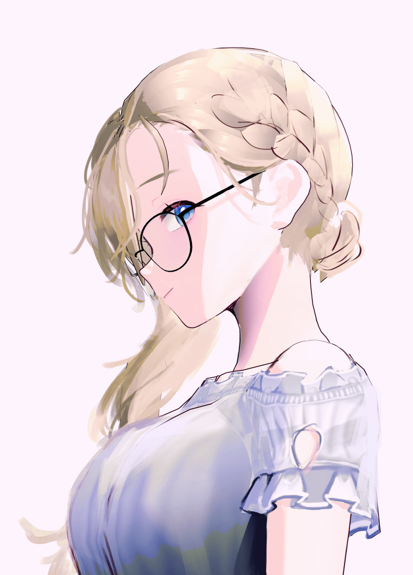 1girl absurdres alternate_costume azur_lane bespectacled blonde_hair blue_eyes breasts from_side glasses hair_over_shoulder highres hood_(azur_lane) large_breasts long_hair moonlgnance off-shoulder_shirt off_shoulder pink_background shirt short_sleeves simple_background solo upper_body white_shirt