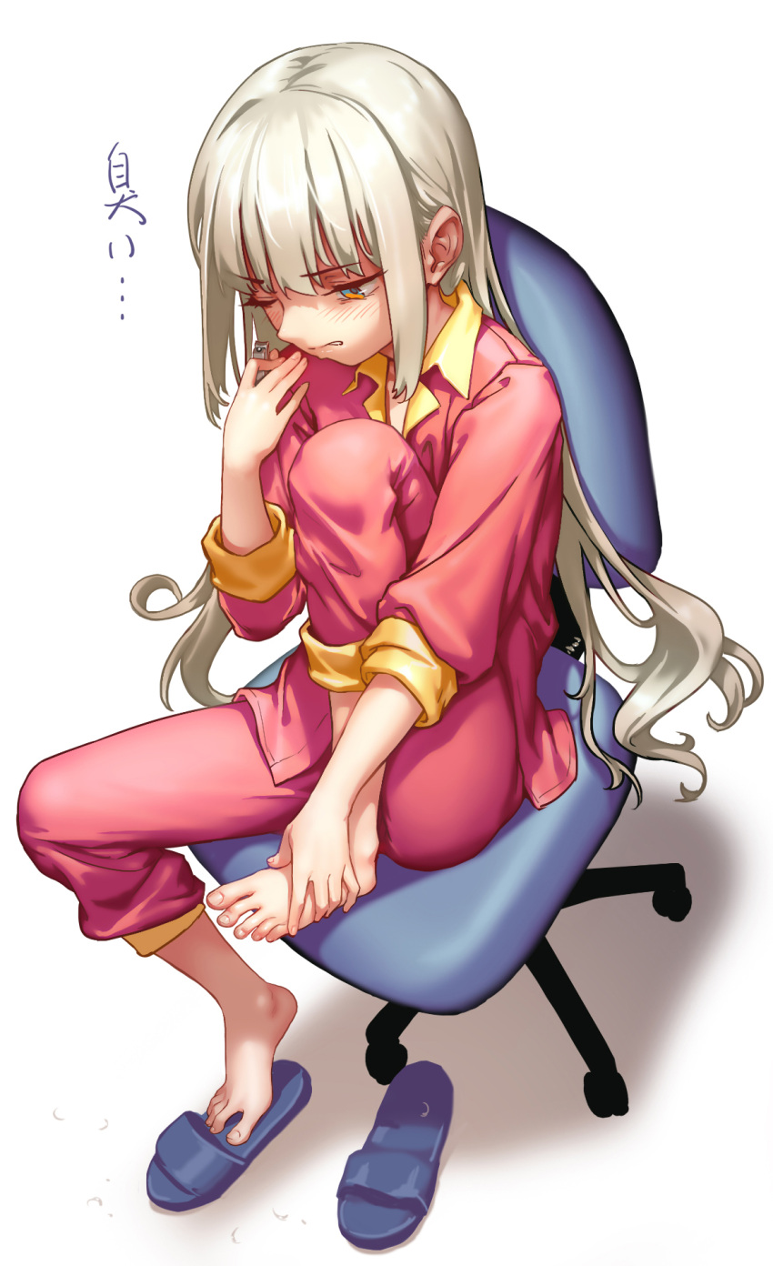 1girl alternate_hairstyle as109 bangs barefoot blue_eyes blush chair clenched_teeth clipping_nails commentary_request eyebrows_visible_through_hair feet from_above highres kagura_mea kagura_mea_channel long_hair long_sleeves nail_clippers one_eye_closed pajamas pants revision simple_background sitting slippers solo straight_hair teeth toes translation_request very_long_hair virtual_youtuber wavy_hair white_background white_hair