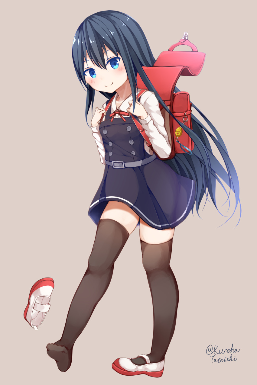 1girl absurdres asashio_(kantai_collection) backpack bag bangs black_dress black_hair blue_eyes blush bow brown_background brown_legwear closed_mouth collared_shirt commentary_request dress dress_shirt eyebrows_visible_through_hair full_body hair_between_eyes hamayuu_(litore) highres kantai_collection long_hair pinafore_dress randoseru red_bow remodel_(kantai_collection) school_uniform shirt shoe_removed shoes simple_background single_shoe smile solo standing standing_on_one_leg thigh-highs twitter_username uwabaki very_long_hair white_footwear white_shirt