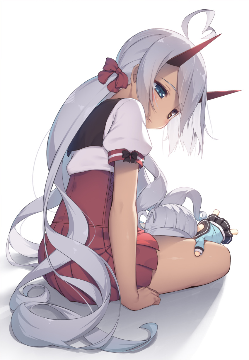 1girl ahoge azur_lane blush character_doll commentary dark_skin from_behind hair_ribbon heart_ahoge heterochromia highres horns indianapolis_(azur_lane) long_hair olive_(laai) pleated_skirt ribbon school_uniform shadow sidelocks simple_background sitting skirt solo twintails very_long_hair white_background white_hair