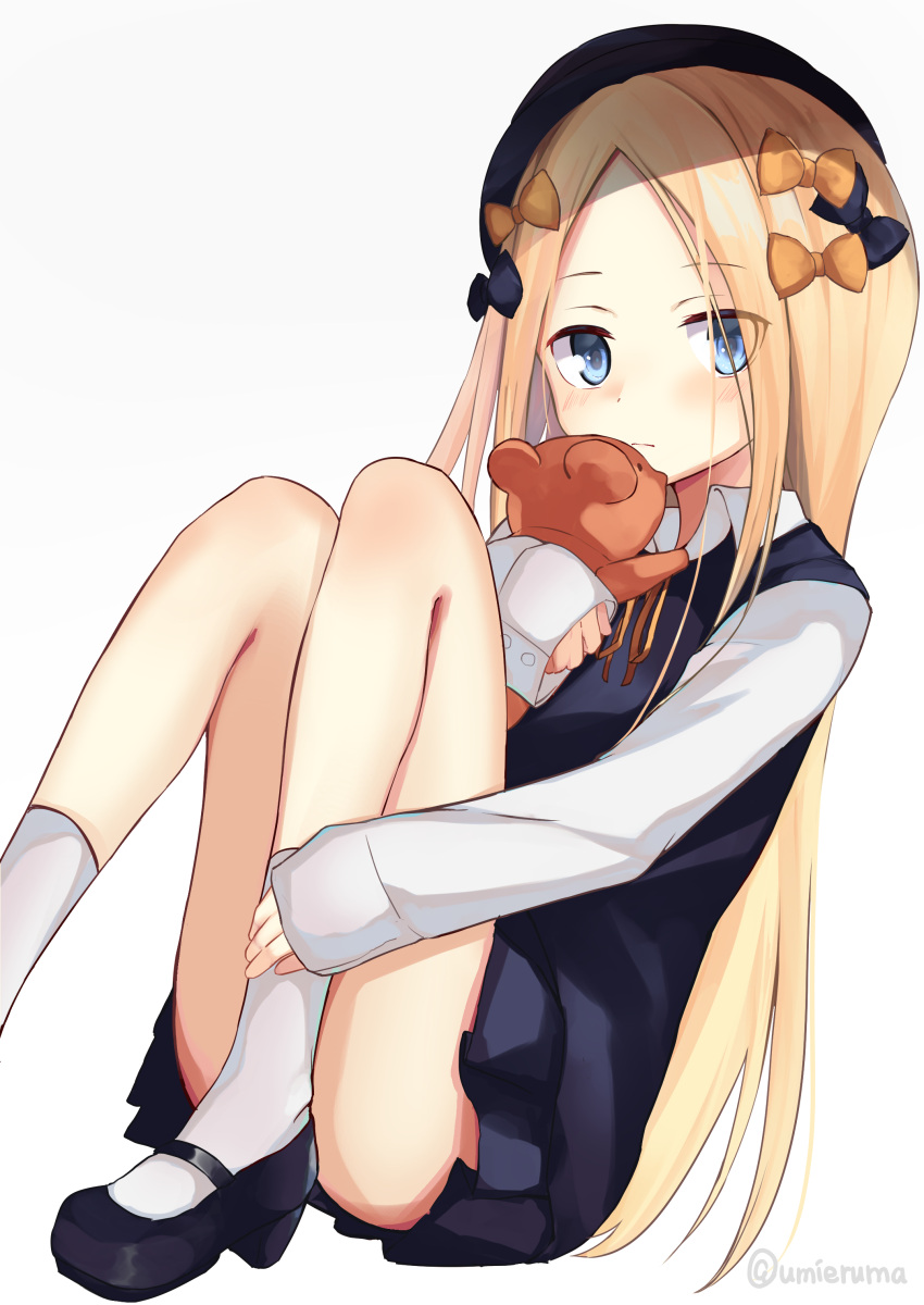 1girl abigail_williams_(fate/grand_order) absurdres bangs black_bow black_footwear black_headwear black_skirt black_vest blonde_hair blue_eyes blush bow brown_ribbon closed_mouth collared_shirt commentary_request eyebrows_visible_through_hair fate/grand_order fate_(series) forehead gradient gradient_background grey_background hair_bow hat highres knees_up long_hair long_sleeves mary_janes neck_ribbon object_hug orange_bow parted_bangs pleated_skirt ribbon shirt shoes sitting skirt sleeves_past_wrists socks solo stuffed_animal stuffed_toy teddy_bear tilted_headwear twitter_username umieruma very_long_hair vest white_background white_legwear white_shirt