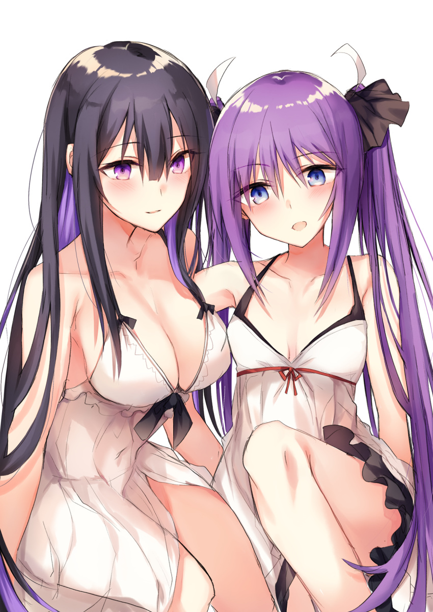 2girls :o armpits bare_arms bare_legs bare_shoulders black_hair black_ribbon blue_eyes blush breasts cleavage collarbone commentary_request dress hair_ornament highres kinona knee_up large_breasts long_hair looking_at_viewer multicolored_hair multiple_girls open_mouth original parted_lips purple_hair red_ribbon ribbon sidelocks simple_background small_breasts smile thighs twintails two-tone_hair very_long_hair violet_eyes white_background white_dress