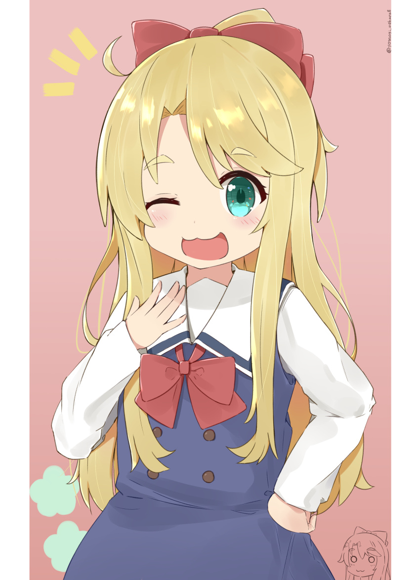 1girl :3 absurdres blonde_hair blue_dress bow commentary_request dress green_eyes hair_bow hand_on_hip hand_on_own_chest highres himesaka_noa long_hair one_eye_closed open_mouth pink_background ponytail ribbon school_uniform simple_background smile solo upper_body watashi_ni_tenshi_ga_maiorita! yomogi_uehara