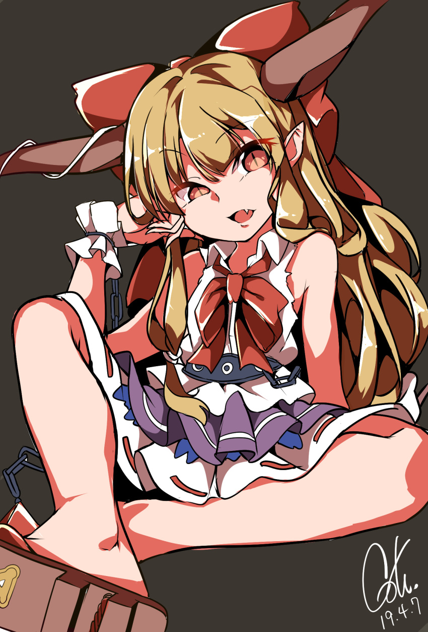1girl :d bangs bare_shoulders blonde_hair bow bowtie brown_background brown_horns chain dated eyebrows_visible_through_hair eyes_visible_through_hair fang geta gokuu_(acoloredpencil) hair_bow hand_up highres ibuki_suika long_hair looking_at_viewer oni oni_horns open_mouth orange_eyes pointy_ears red_bow red_neckwear shirt signature sitting skirt sleeveless sleeveless_shirt slit_pupils smile solo touhou uneven_eyes very_long_hair white_shirt