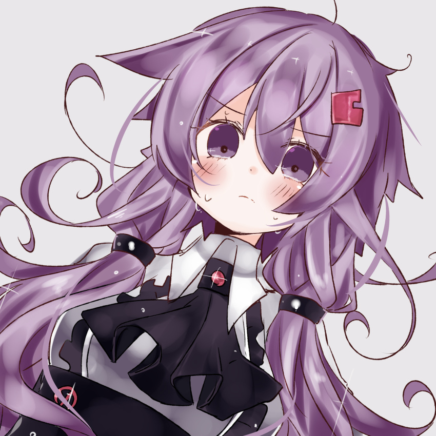 1girl ahoge ascot bangs black_neckwear black_skirt blush disconnected_mouth dutch_angle eyebrows_visible_through_hair from_below frown hair_flaps hair_ornament hairclip high-waist_skirt highres looking_at_viewer low_twintails messy_hair purple_hair shimashiro_itsuki shiny shiny_hair shirt simple_background skirt solo sparkle sweat twintails upper_body violet_eyes voiceroid white_background white_shirt yuzuki_yukari