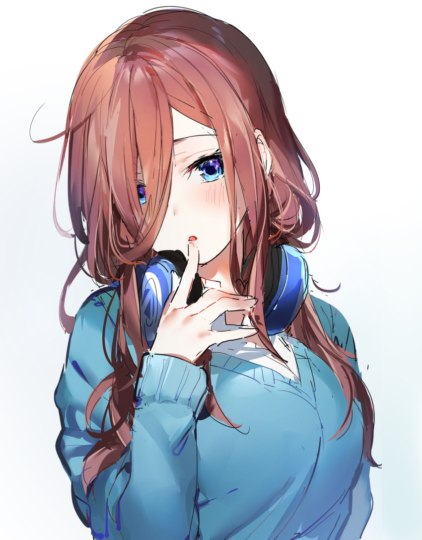 1girl :o blue_eyes blue_sweater blush breasts commentary_request finger_to_mouth go-toubun_no_hanayome hair_over_one_eye head_tilt headphones headphones_around_neck highres large_breasts long_sleeves looking_at_viewer nakano_miku parted_lips redhead simple_background solo sweater umibouzu_(niito) upper_body white_background