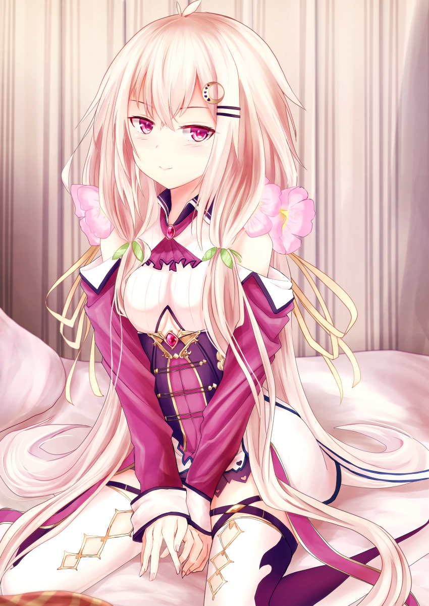 1girl absurdres ahoge bare_shoulders bed black_skirt blonde_hair blush breasts closed_mouth crescent crescent_hair_ornament eeryuu_(2004107) flower_knight_girl hair_ornament hairclip highres long_hair looking_at_viewer medium_breasts oenothera_(flower_knight_girl) pink_eyes sitting skirt smile solo striped thigh-highs v_arms vertical_stripes wariza