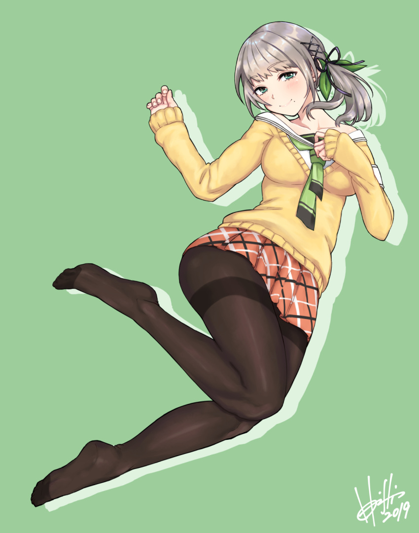 1girl blue_eyes blush bow dated full_body green_background green_bow green_neckwear hair_bow hair_ribbon hand_up highres hori_shin long_hair mole mole_under_mouth orange_skirt pantyhose plaid plaid_skirt ponytail ribbon school_uniform silver_hair simple_background skirt smile solo sweater virtual_youtuber yellow_sweater