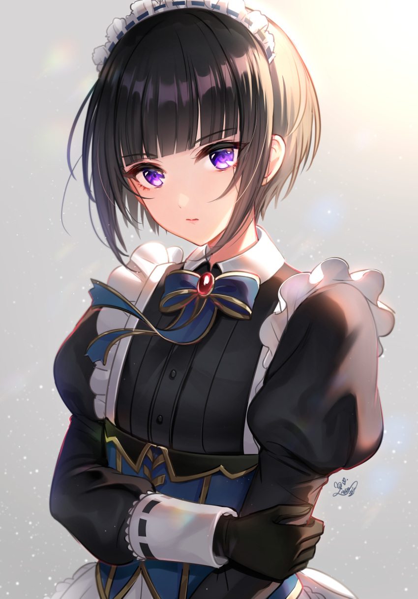 1girl apron backlighting black_gloves black_hair black_shirt blue_neckwear brooch buttons closed_mouth collared_shirt expressionless frilled_apron frills gloves grey_background highres idolmaster idolmaster_cinderella_girls idolmaster_cinderella_girls_starlight_stage ilo jewelry juliet_sleeves light_particles long_sleeves looking_at_viewer maid_apron maid_headdress neck_ribbon puffy_sleeves ribbon shirayuki_chiyo shirt short_hair sidelocks signature solo standing underbust upper_body violet_eyes white_apron