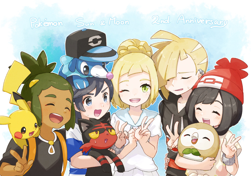 2girls 3boys :3 ahoge anniversary backpack bag bangs baseball_cap beanie black_eyes black_hair black_shirt blonde_hair blue_background blue_headwear blue_shirt blush_stickers bracelet braid brown_eyes chestnut_mouth closed_eyes collarbone copyright_name dark_skin dark_skinned_male ear_piercing english_text flat_chest floral_print french_braid gen_1_pokemon gen_7_pokemon gladio_(pokemon) green_eyes green_hair grey_eyes hair_ornament hair_over_one_eye half-closed_eyes hand_on_hip hand_up hands_up happy hat hau_(pokemon) highres holding holding_pokemon hood hoodie jewelry light_blush lillie_(pokemon) litten looking_at_viewer looking_down looking_up miu_(miuuu_721) mizuki_(pokemon) multiple_boys multiple_girls on_head one_eye_closed open_mouth outline piercing pikachu pleated_skirt poke_ball_symbol poke_ball_theme pokemon pokemon_(creature) pokemon_(game) pokemon_on_head pokemon_on_shoulder pokemon_sm ponytail popplio red_eyes red_headwear rowlet shiny shiny_hair shirt short_hair short_sleeves skirt smile standing striped striped_shirt sweat swept_bangs teeth tied_hair tied_shirt topknot upper_body v w white_outline white_shirt white_skirt yellow_sclera you_(pokemon) z-ring