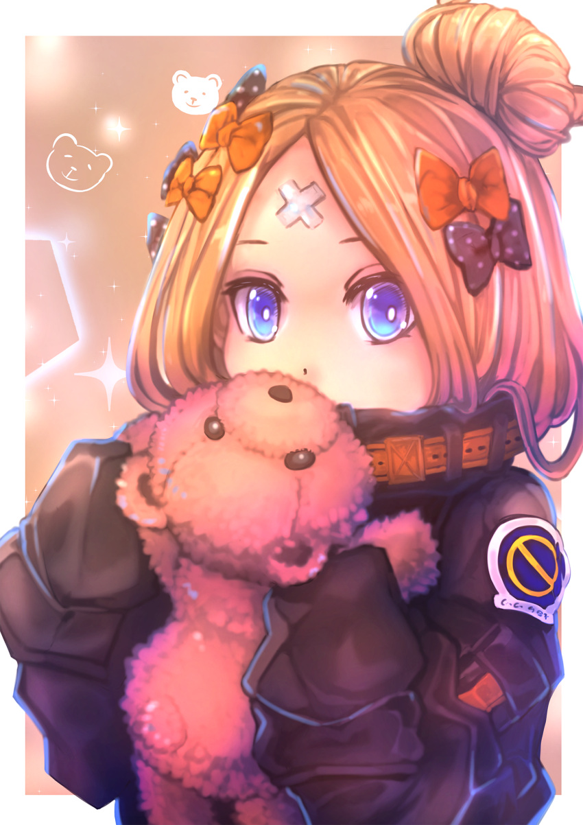 1girl abigail_williams_(fate/grand_order) bangs black_bow black_jacket blonde_hair blue_eyes bow commentary_request crossed_bandaids fate/grand_order fate_(series) hair_bow hair_bun hands_up henny60225 heroic_spirit_traveling_outfit highres holding holding_stuffed_animal jacket long_hair long_sleeves looking_at_viewer orange_bow parted_bangs polka_dot polka_dot_bow sleeves_past_fingers sleeves_past_wrists solo sparkle stuffed_animal stuffed_toy teddy_bear upper_body