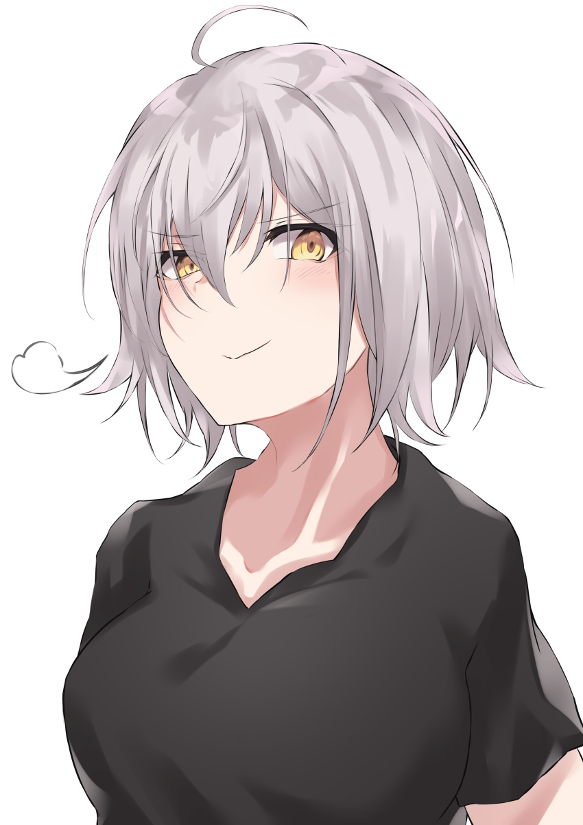 &gt;:) 1girl absurdres ahoge bangs black_shirt breasts closed_mouth collarbone commentary_request eyebrows_visible_through_hair fate/grand_order fate_(series) grey_hair hair_between_eyes highres jeanne_d'arc_(alter)_(fate) jeanne_d'arc_(fate)_(all) looking_at_viewer medium_breasts shirt short_hair short_sleeves simple_background smile smug solo upper_body v-shaped_eyebrows white_background yellow_eyes yuki_maccha_(yukimattya10)