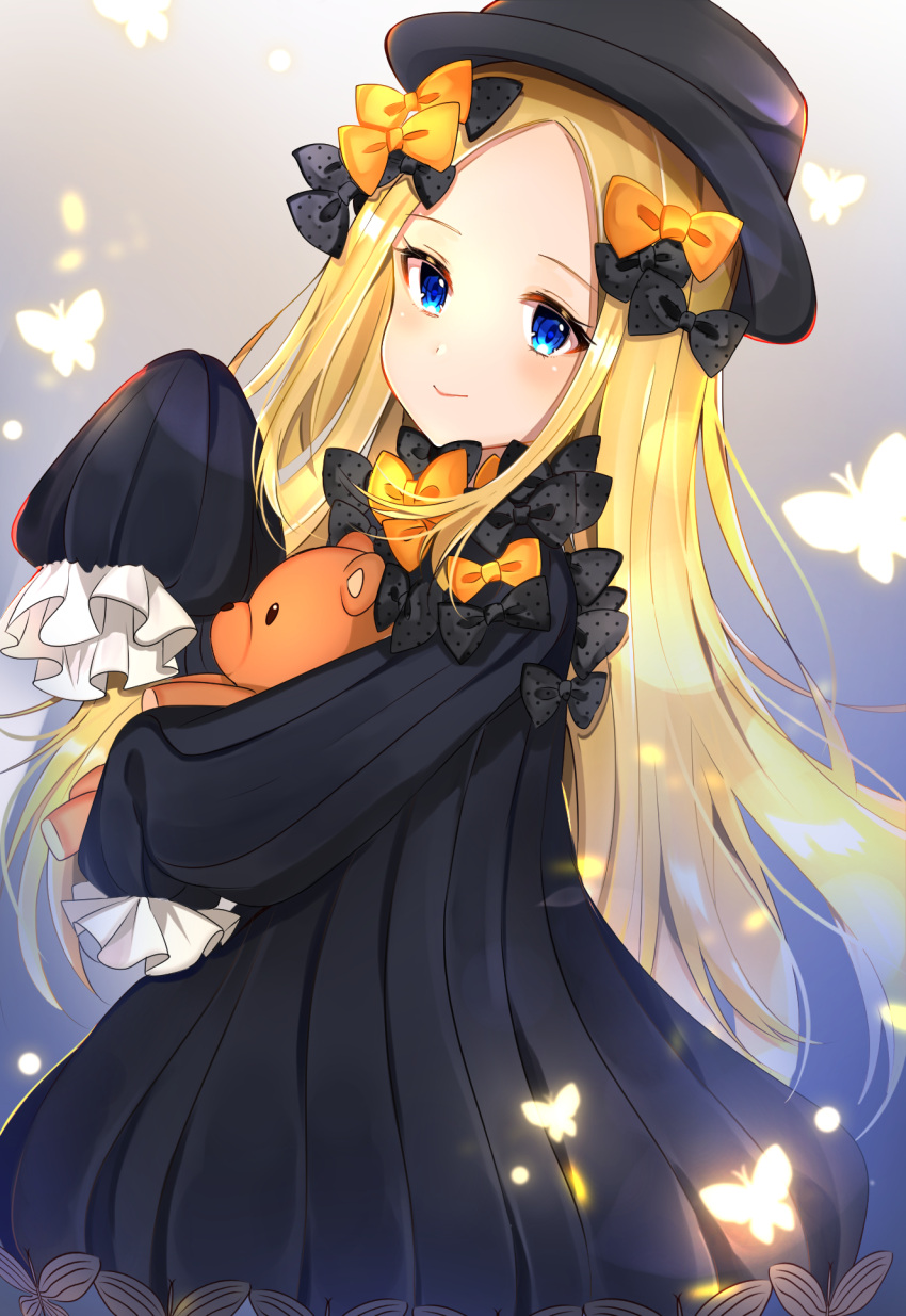 1girl abigail_williams_(fate/grand_order) bangs black_bow black_dress black_headwear blonde_hair blue_background blue_eyes bow bug butterfly closed_mouth commentary_request dress eyebrows_visible_through_hair fate/grand_order fate_(series) forehead gradient gradient_background grey_background hair_bow hand_up hat highres insect katsushika_pachi long_hair long_sleeves looking_at_viewer looking_to_the_side object_hug orange_bow parted_bangs polka_dot polka_dot_bow sleeves_past_fingers sleeves_past_wrists smile solo stuffed_animal stuffed_toy teddy_bear very_long_hair