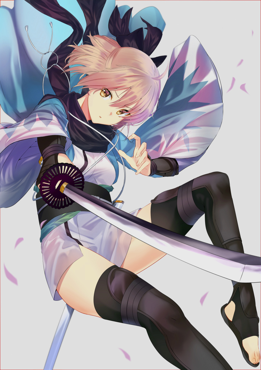 1girl absurdres ahoge bangs black_bow black_legwear black_scarf blonde_hair blush bow breasts commentary_request fate/grand_order fate_(series) hair_between_eyes hair_bow highres holding holding_sword holding_weapon huge_filesize japanese_clothes jun_(540000000000000) katana kimono looking_at_viewer okita_souji_(fate) okita_souji_(fate)_(all) scarf short_hair short_kimono solo sword thigh-highs weapon yellow_eyes
