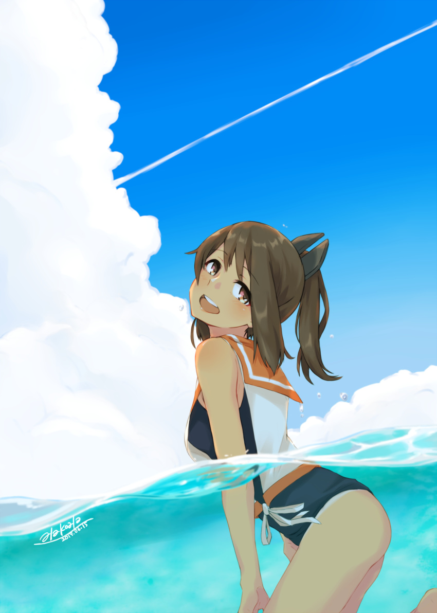 1girl alakoala_shoushou ass bangs bare_shoulders blue_sky blush breasts brown_eyes brown_hair clouds commentary_request day eyebrows_visible_through_hair from_side hair_ornament hairclip highres i-401_(kantai_collection) kantai_collection long_hair looking_at_viewer ocean one-piece_swimsuit open_mouth outdoors partially_submerged partially_underwater_shot ponytail sailor_collar school_swimsuit school_uniform serafuku short_ponytail sky smile solo swimsuit swimsuit_under_clothes tan tanline thighs water wet