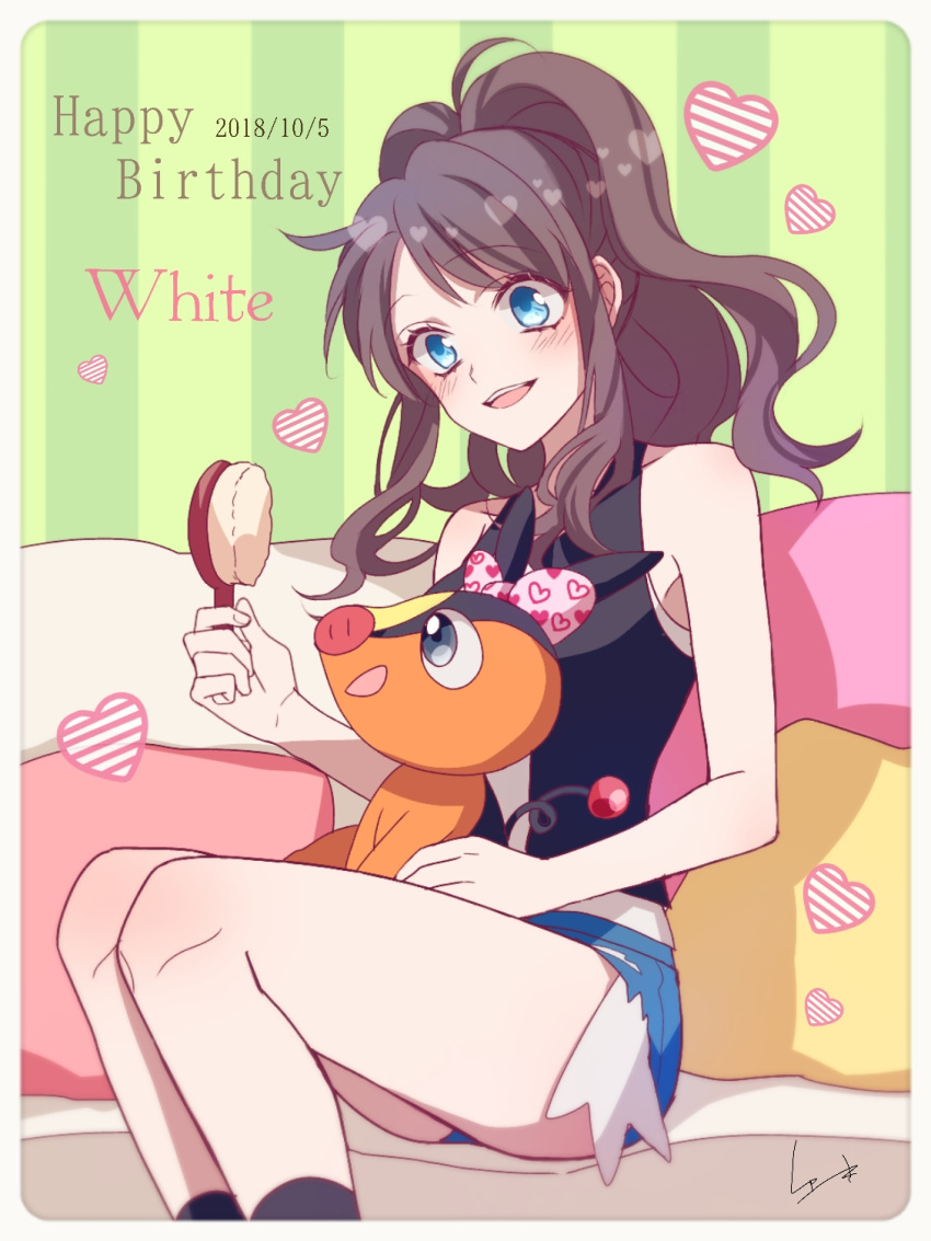 1girl :d black_jacket black_legwear blue_eyes blue_shorts blush brown_hair denim denim_shorts eyebrows_visible_through_hair floating_hair green_background heart high_ponytail highres holding_brush jacket long_hair open_clothes open_jacket open_mouth pink_pillow pokemon pokemon_(creature) pokemon_(game) pokemon_bw shirt short_shorts shorts sitting sleeveless sleeveless_jacket sleeveless_shirt smile socks solo striped striped_background tepig torn_clothes torn_shorts touko_(pokemon) white_pillow white_shirt yellow_pillow yuuki_(yuuk_yume)