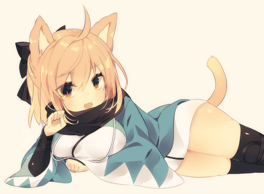 1girl :3 :d animal_ears arm_guards bangs black_bow black_legwear black_scarf blush bow brown_background cat_ears cat_girl cat_tail eyebrows_visible_through_hair fang fate/grand_order fate_(series) hair_between_eyes hair_bow hand_up japanese_clothes kemonomimi_mode kimono koha-ace light_brown_hair long_sleeves lying mimo_lm okita_souji_(fate) okita_souji_(fate)_(all) on_side open_mouth paw_pose scarf simple_background sleeves_past_wrists smile solo tail thigh-highs white_kimono wide_sleeves
