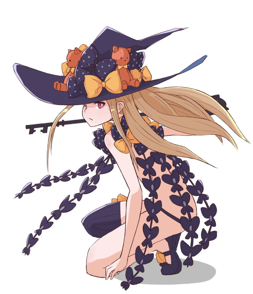 1girl abigail_williams_(fate/grand_order) back bare_shoulders blonde_hair fate/grand_order fate_(series) hat highres holding key kneeling kopaka_(karda_nui) long_hair looking_at_viewer mary_janes purple_legwear red_eyes revealing_clothes shoes single_thighhigh solo thigh-highs witch_hat
